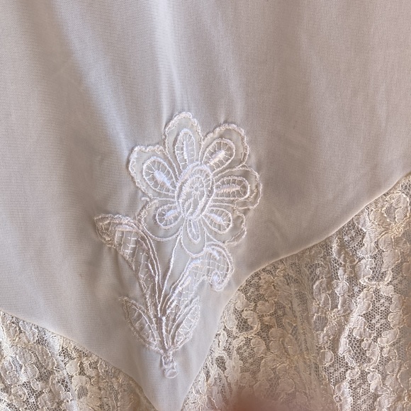 Vintage women’s long slip with lace and tulle size 26 - Picture 3 of 9